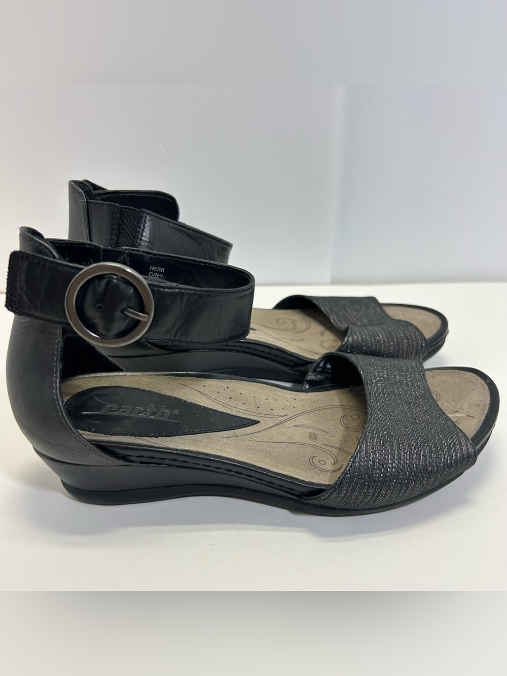 Earth Sandals Hera Grey size 6.5 B comfort wedge black classic staple